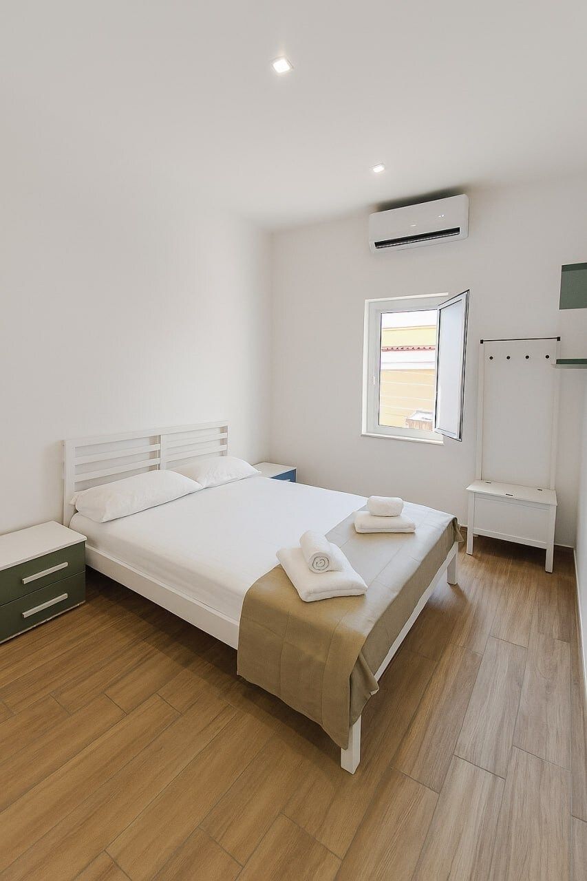 Bedroom with double bed and air conditioning